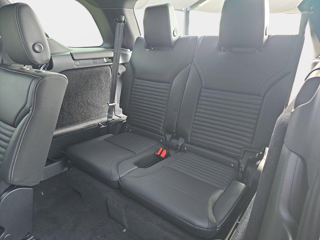 new 2026 Land Rover Discovery car, priced at $76,526