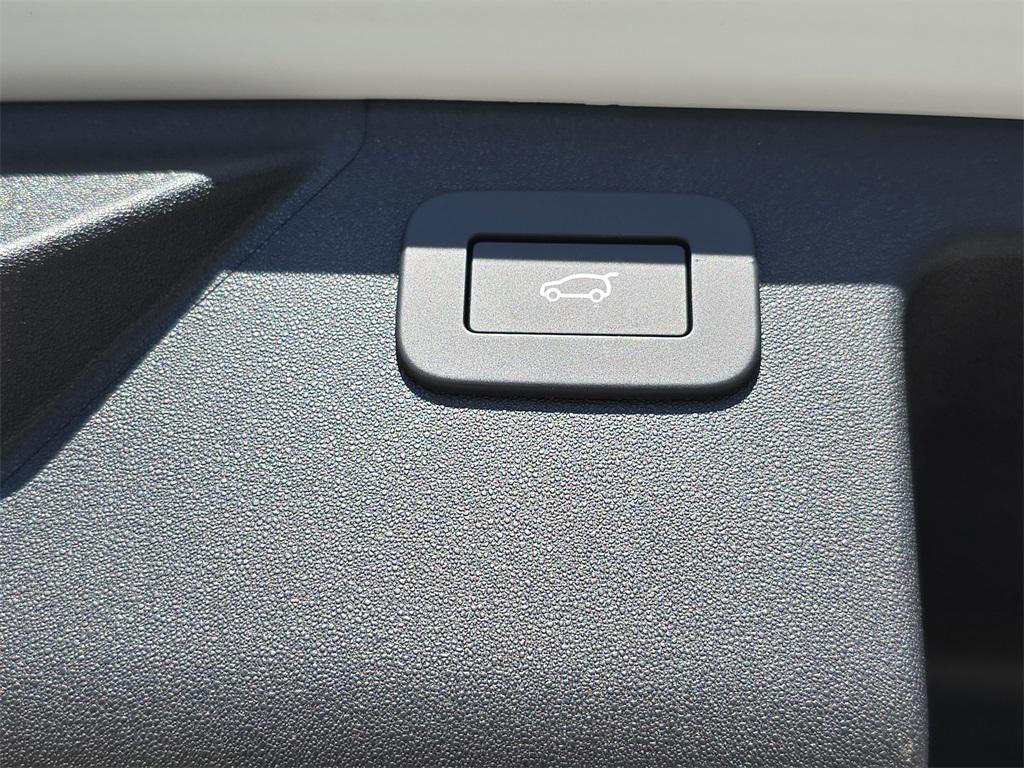 new 2025 Land Rover Discovery Sport car, priced at $55,218