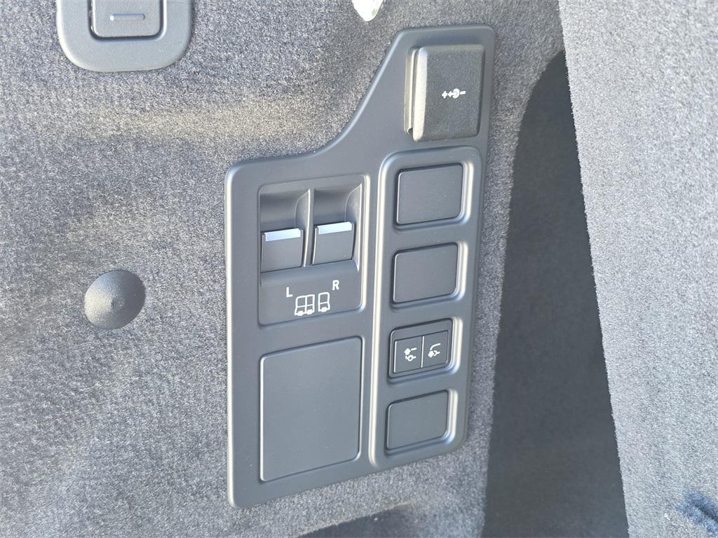 new 2025 Land Rover Discovery car, priced at $64,943