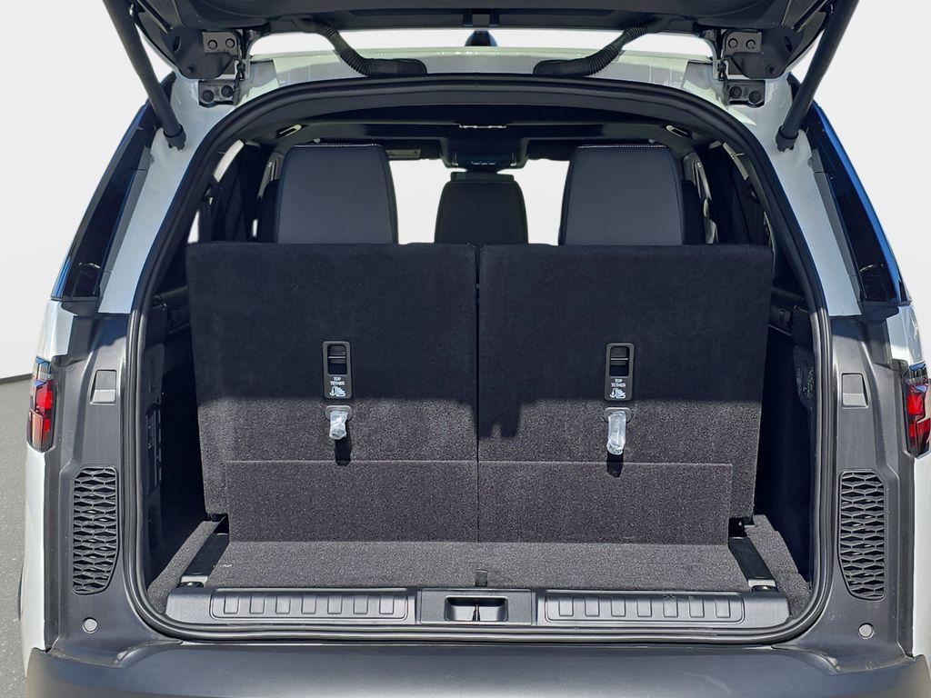 new 2026 Land Rover Discovery car, priced at $63,576