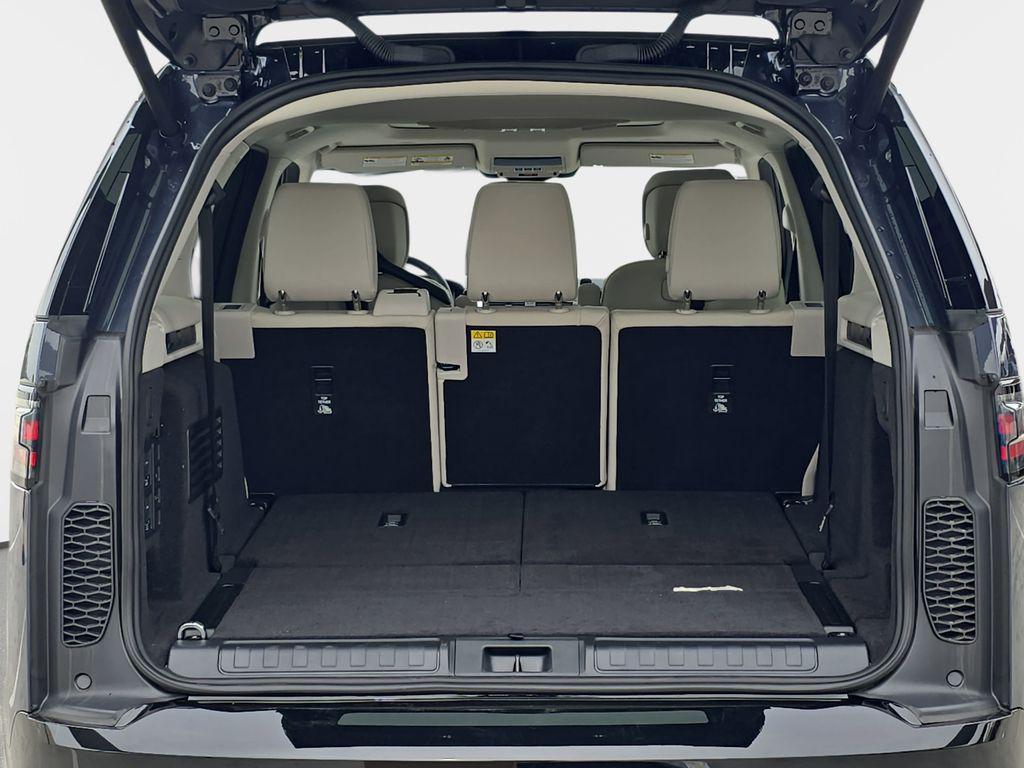 new 2026 Land Rover Discovery car, priced at $75,161