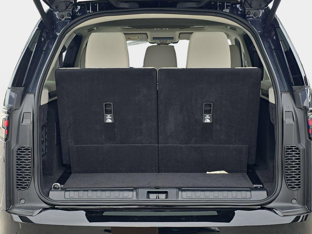new 2026 Land Rover Discovery car, priced at $75,161