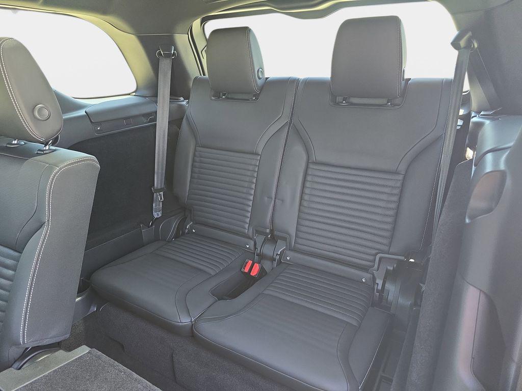 used 2024 Land Rover Discovery car, priced at $59,415