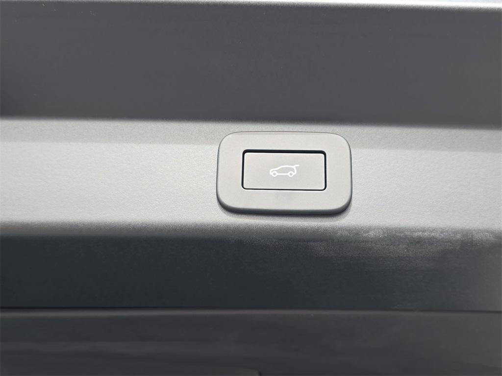 new 2026 Land Rover Range Rover Sport car, priced at $100,625