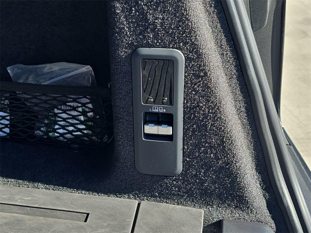 used 2025 Land Rover Range Rover Sport car, priced at $106,990