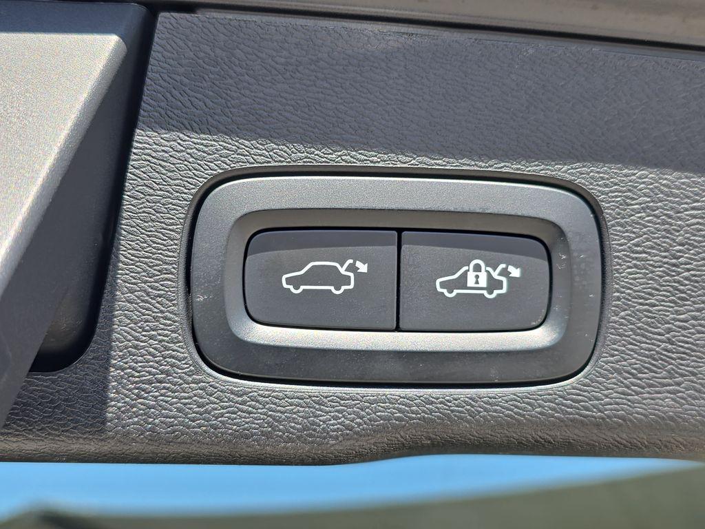 used 2023 Volvo XC60 car, priced at $31,374
