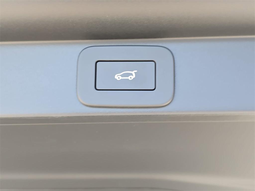 new 2025 Land Rover Range Rover car, priced at $139,035