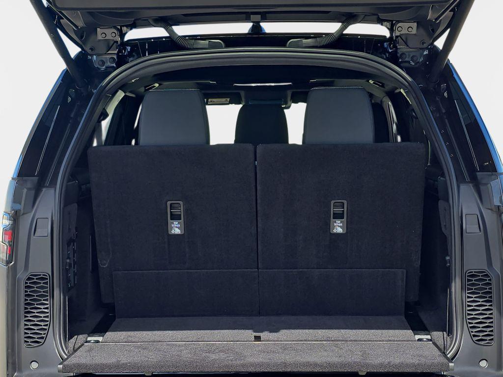 new 2026 Land Rover Discovery car, priced at $87,826