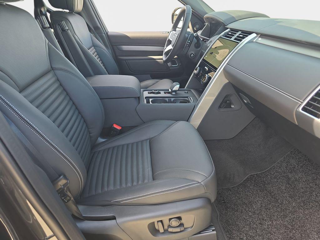 new 2026 Land Rover Discovery car, priced at $87,826