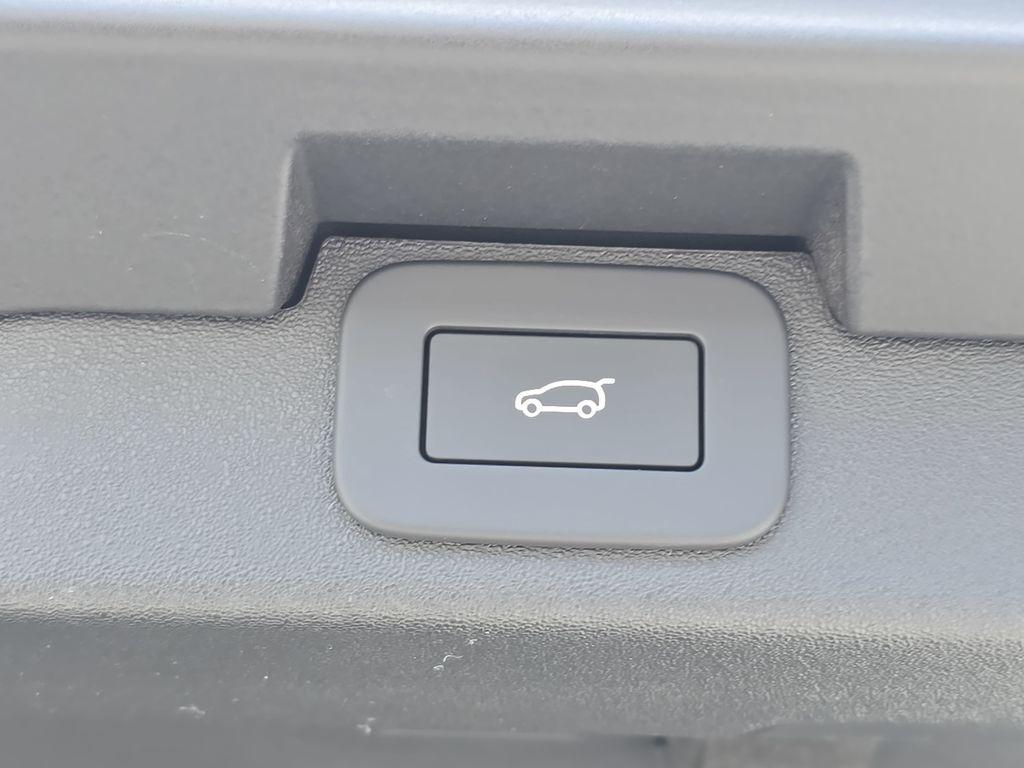 new 2026 Land Rover Discovery car, priced at $87,826