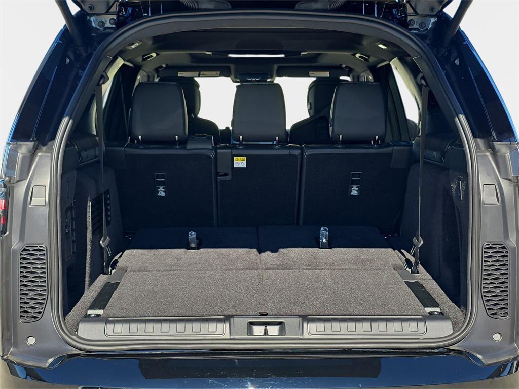 new 2026 Land Rover Discovery car, priced at $78,226
