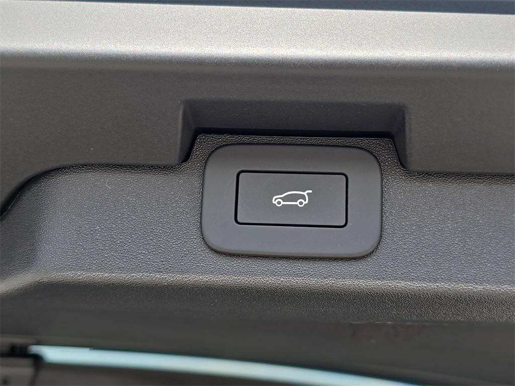 new 2026 Land Rover Discovery car, priced at $75,276