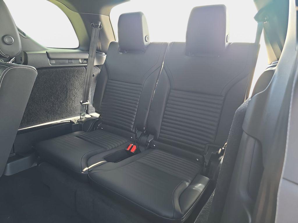 new 2026 Land Rover Discovery car, priced at $75,276