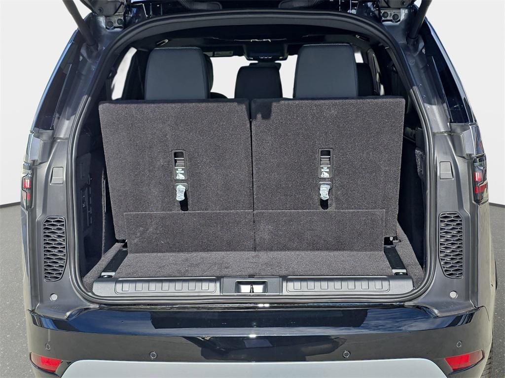 new 2026 Land Rover Discovery car, priced at $75,276