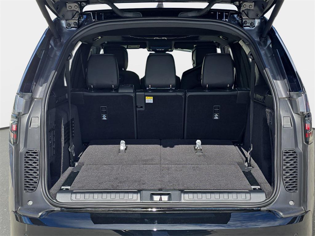 new 2026 Land Rover Discovery car, priced at $75,276