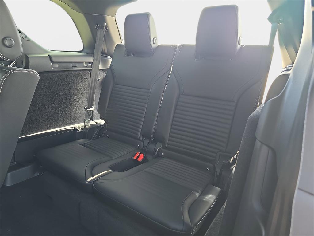 new 2026 Land Rover Discovery car, priced at $75,276
