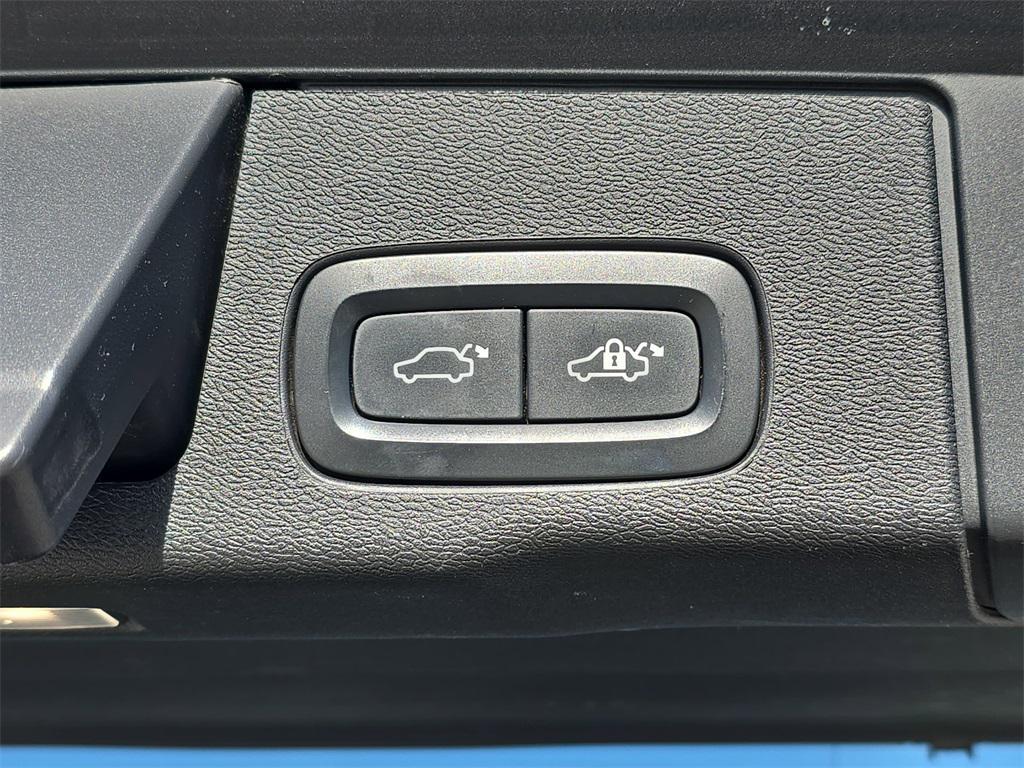 used 2021 Volvo XC60 Recharge Plug-In Hybrid car, priced at $26,340