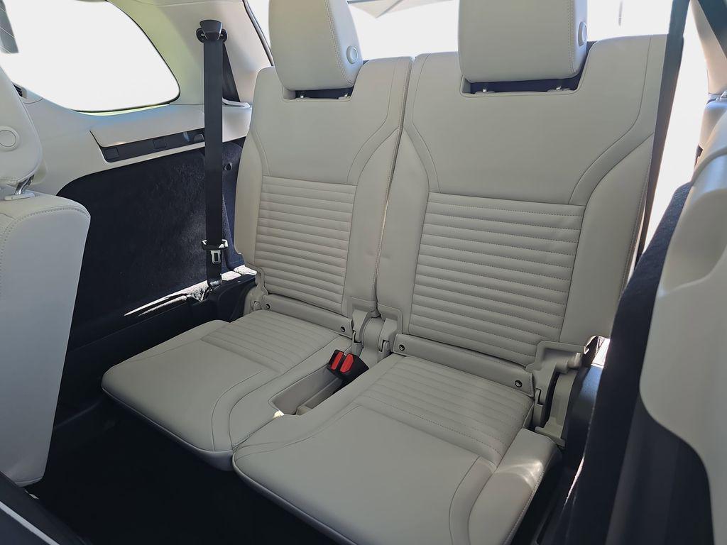 new 2026 Land Rover Discovery car, priced at $76,121