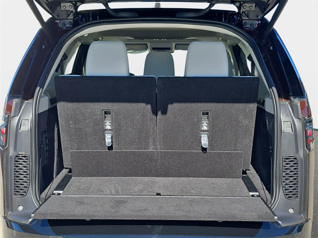 new 2026 Land Rover Discovery car, priced at $76,121