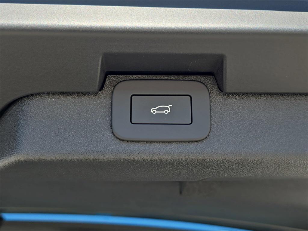 new 2026 Land Rover Discovery car, priced at $76,121