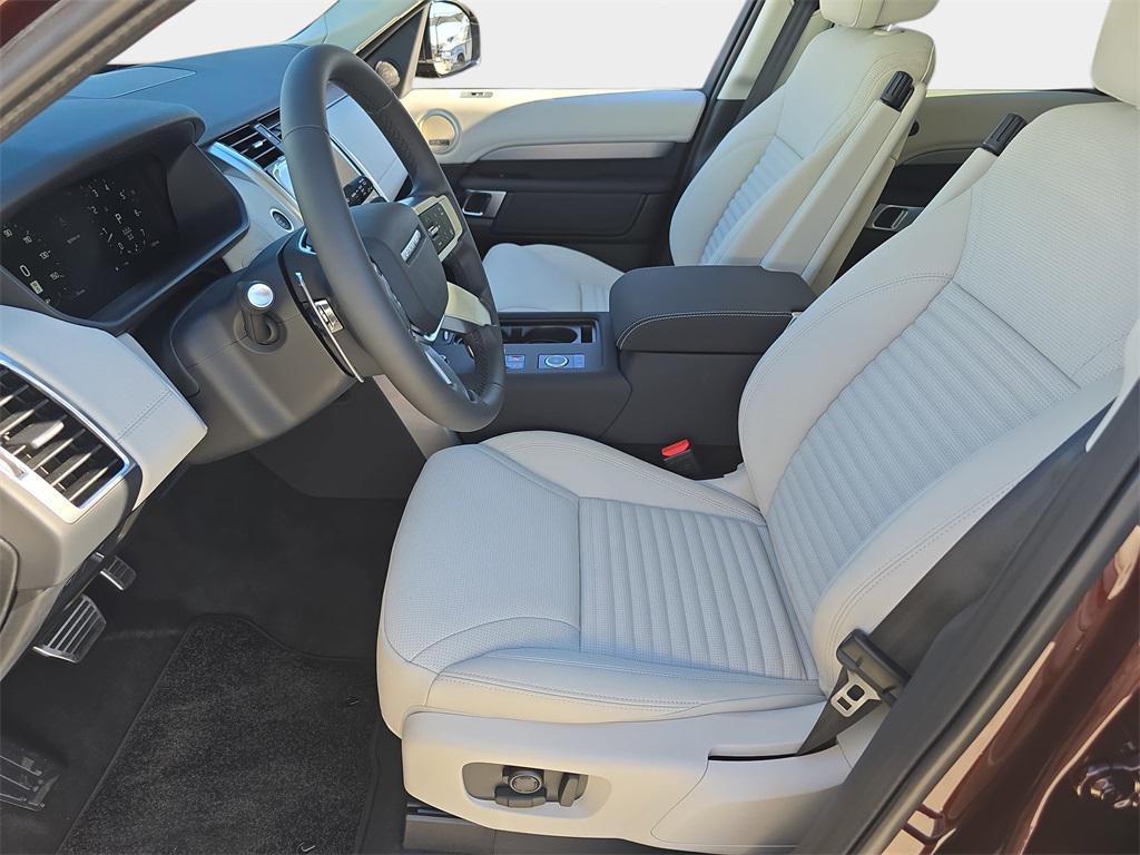 new 2026 Land Rover Discovery car, priced at $76,121