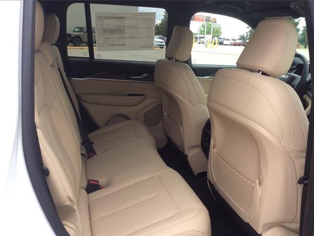 new 2025 Jeep Grand Cherokee car, priced at $46,900