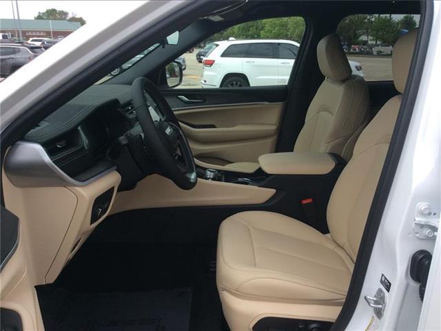 new 2025 Jeep Grand Cherokee car, priced at $46,900