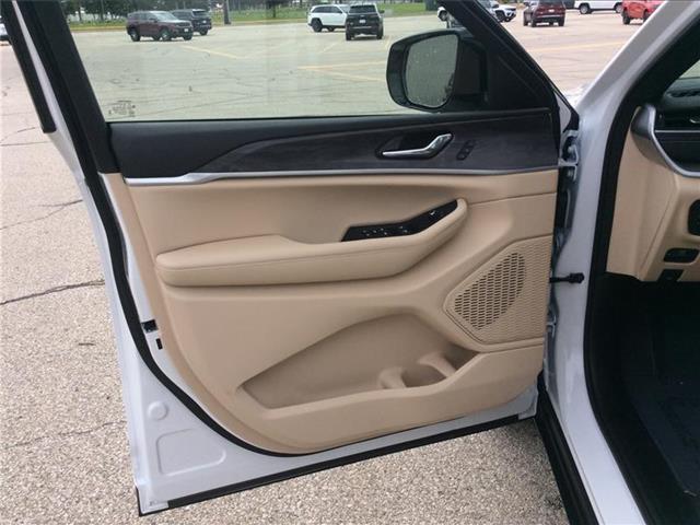 new 2025 Jeep Grand Cherokee car, priced at $46,900