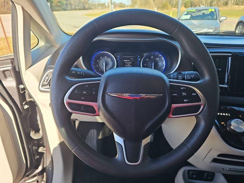 used 2017 Chrysler Pacifica car, priced at $11,500