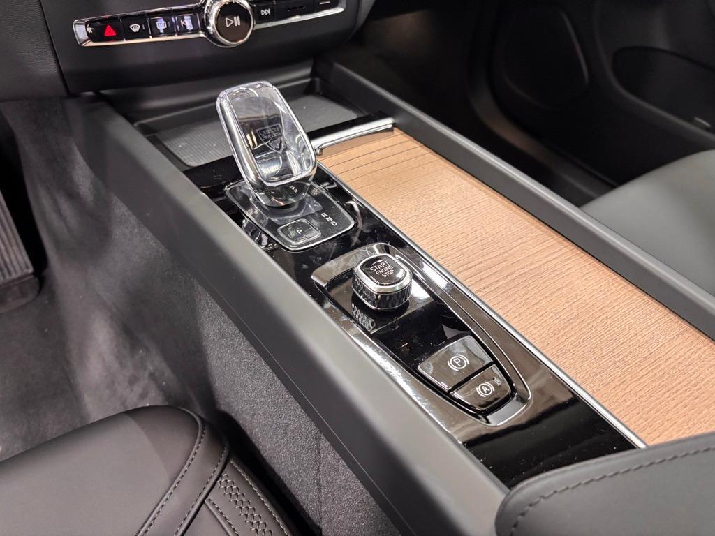new 2026 Volvo XC60 car, priced at $58,685