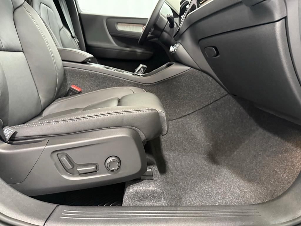 new 2025 Volvo XC40 car, priced at $43,735