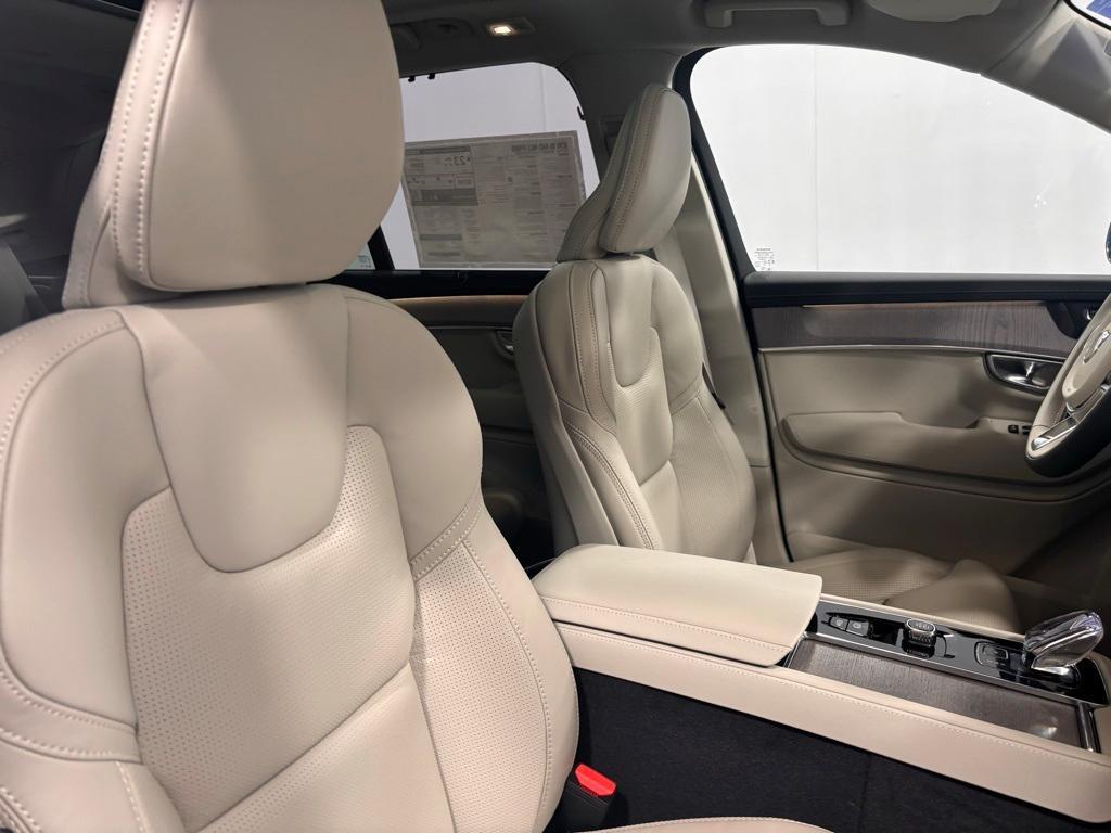 new 2026 Volvo XC90 car, priced at $77,025