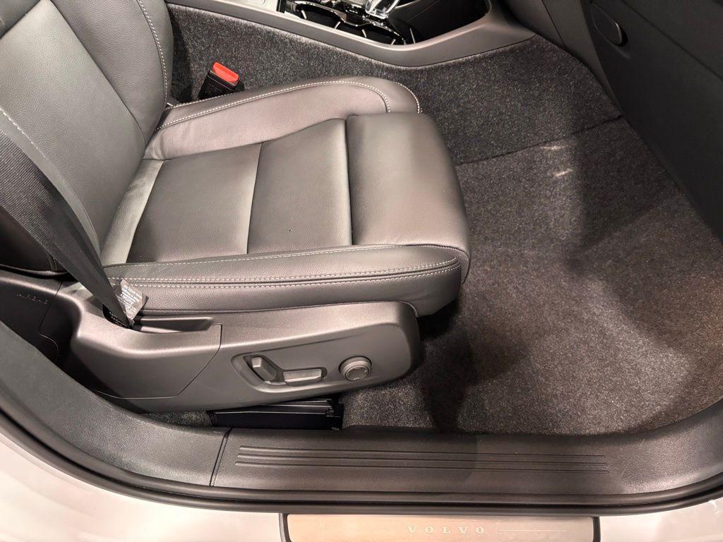 new 2026 Volvo XC40 car, priced at $49,925