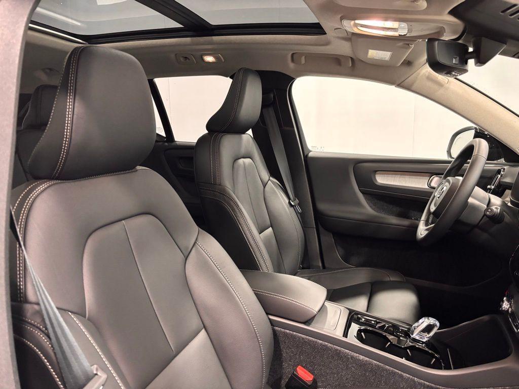 new 2026 Volvo XC40 car, priced at $49,925