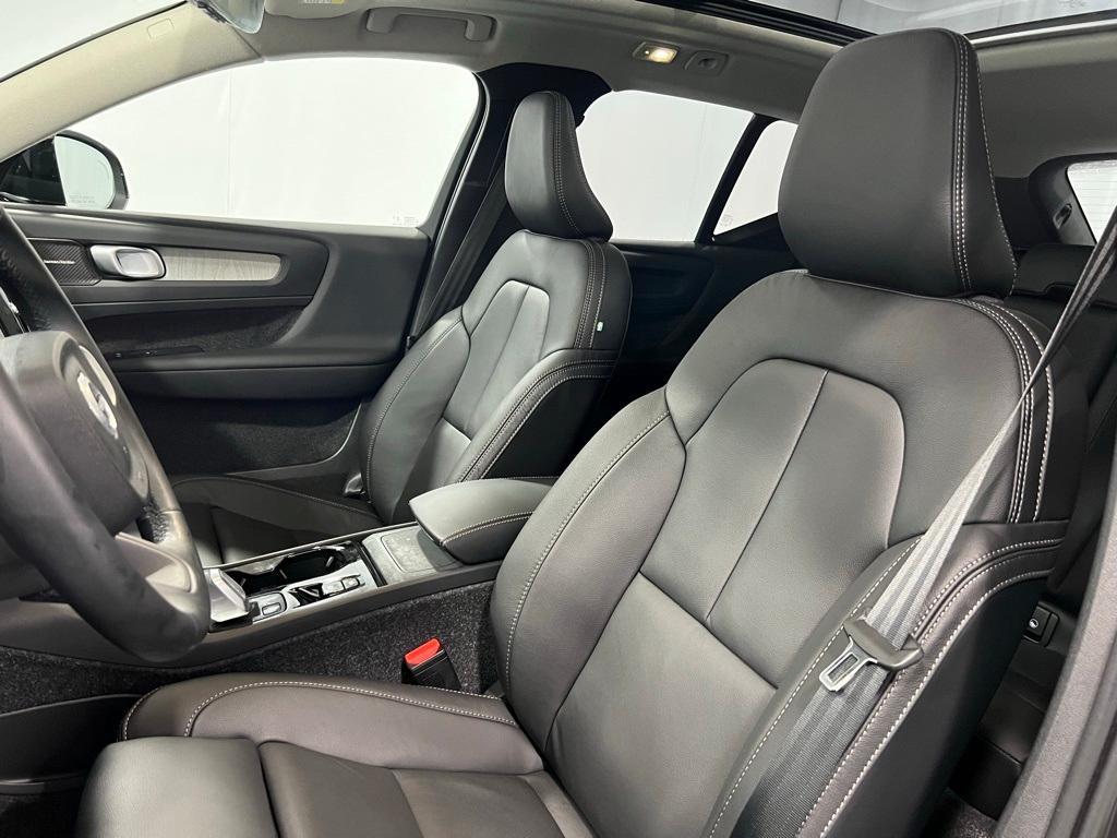 new 2025 Volvo XC40 car, priced at $43,715