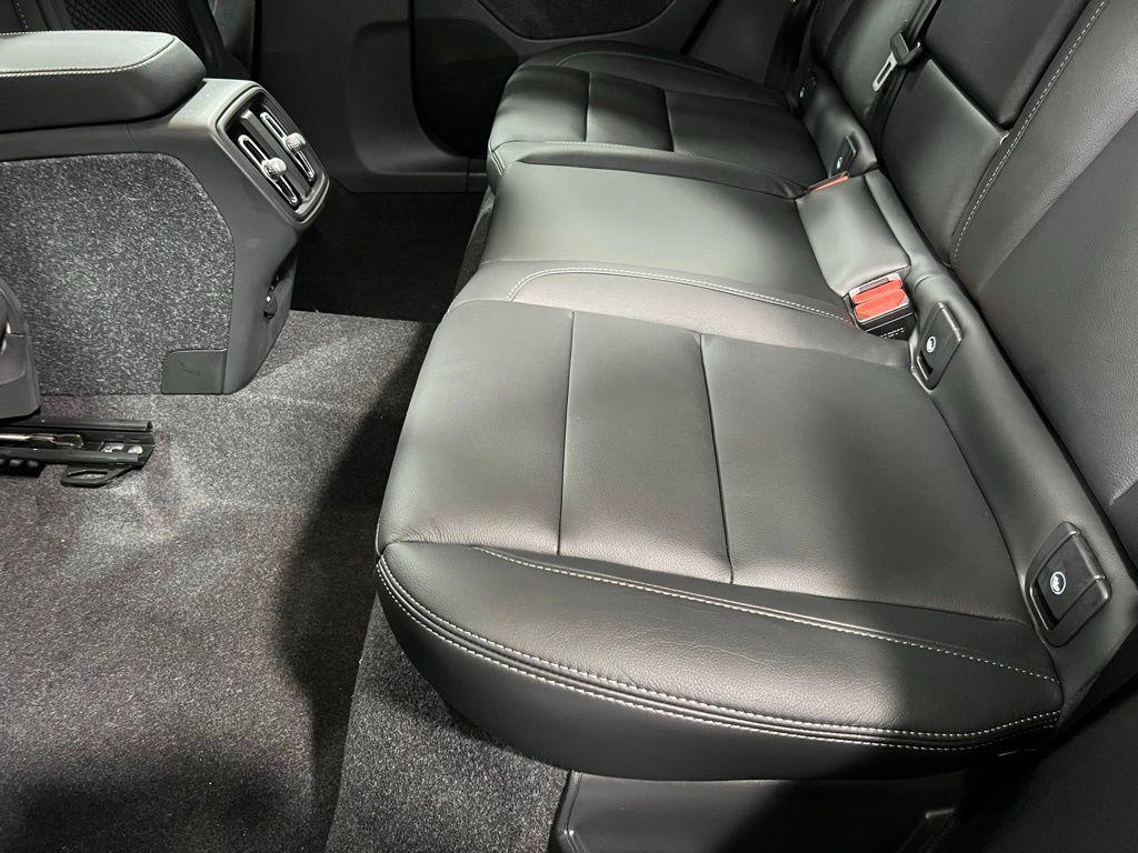 new 2025 Volvo XC40 car, priced at $43,715