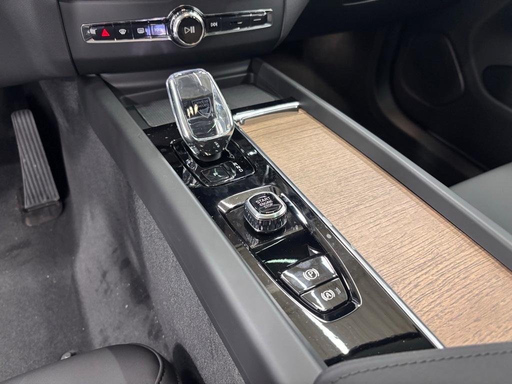 new 2026 Volvo XC60 car, priced at $58,105