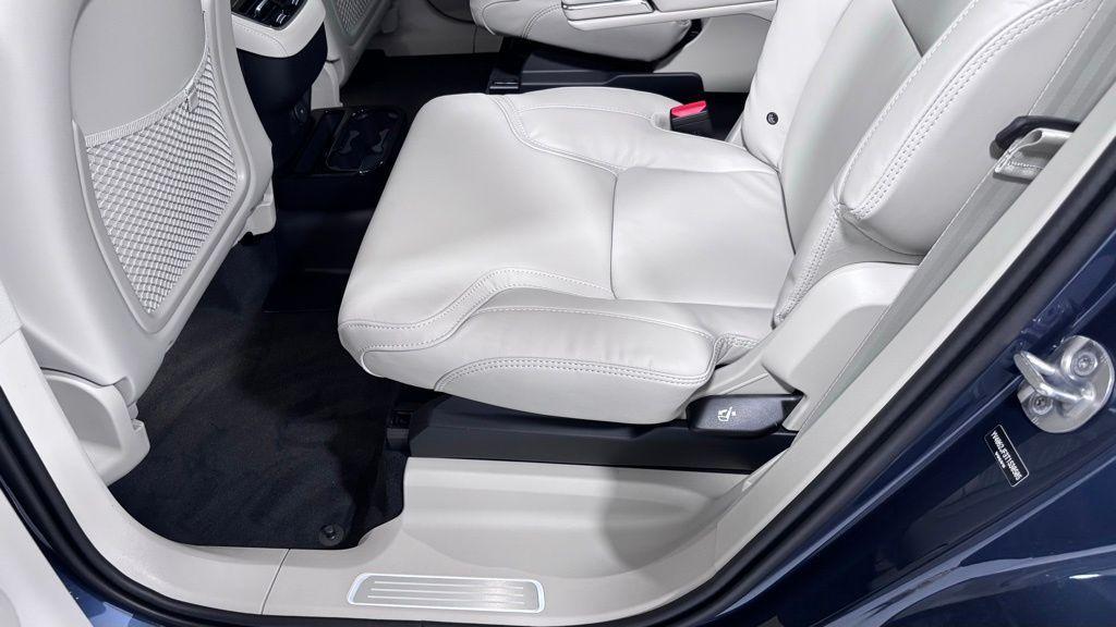 new 2026 Volvo XC90 car, priced at $76,580