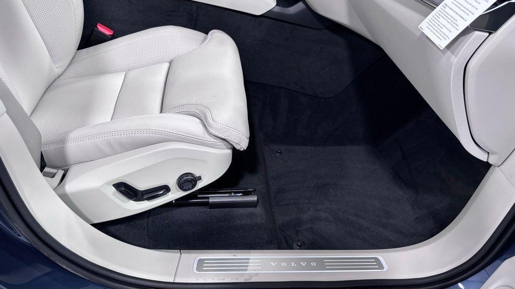 new 2026 Volvo XC90 car, priced at $76,580
