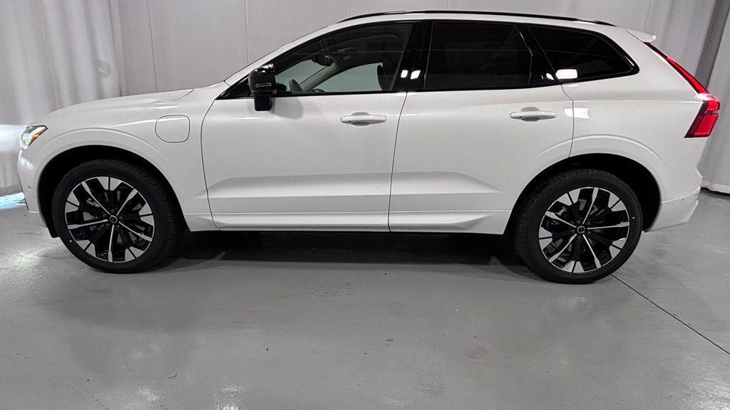 new 2026 Volvo XC60 Plug-In Hybrid car, priced at $70,458