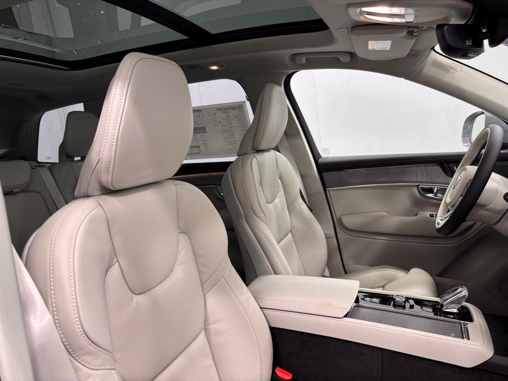new 2026 Volvo XC90 Plug-In Hybrid car, priced at $85,745