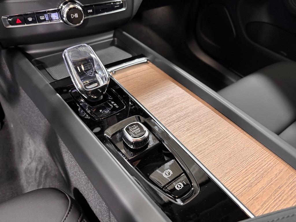 new 2026 Volvo XC60 Plug-In Hybrid car, priced at $69,285