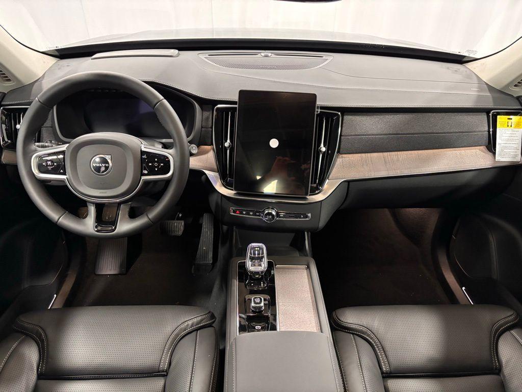 new 2026 Volvo XC90 car, priced at $75,270