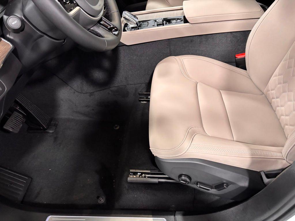 new 2026 Volvo XC90 Plug-In Hybrid car, priced at $81,875