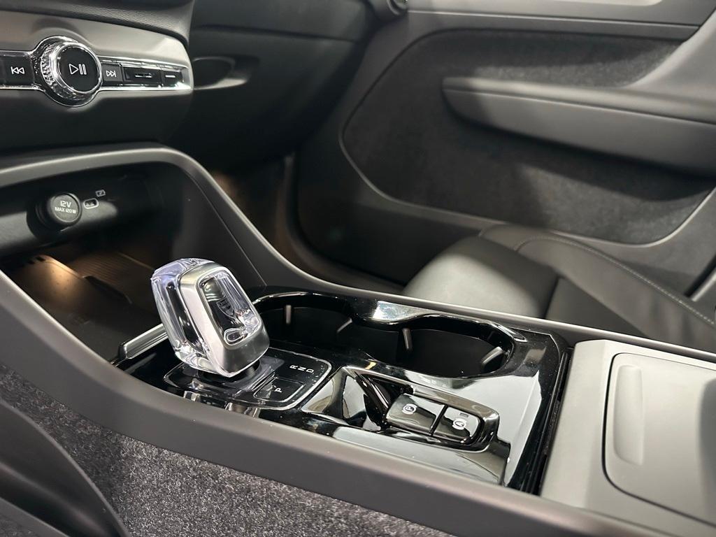 new 2025 Volvo XC40 car, priced at $43,715