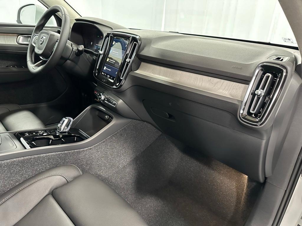 new 2025 Volvo XC40 car, priced at $43,715