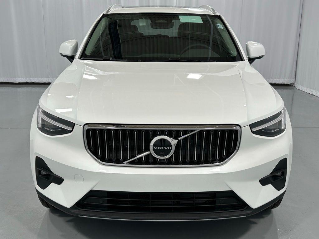 new 2025 Volvo XC40 car, priced at $43,715