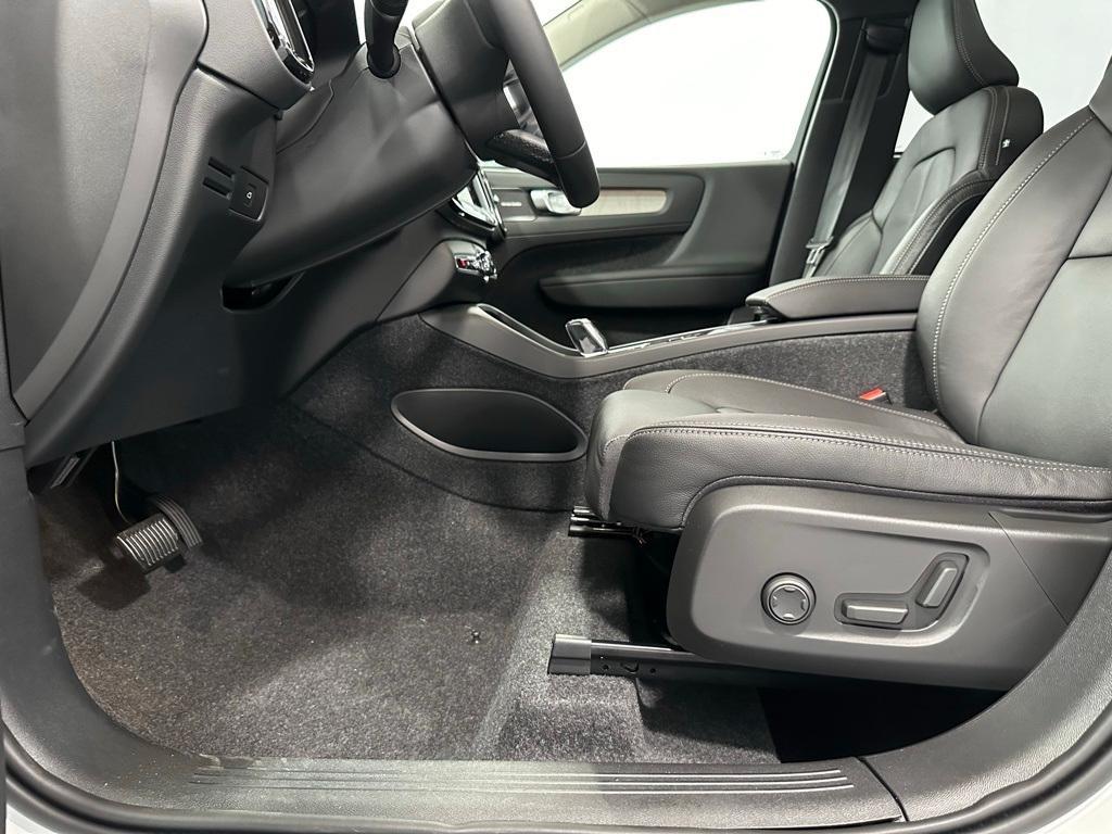 new 2025 Volvo XC40 car, priced at $43,715