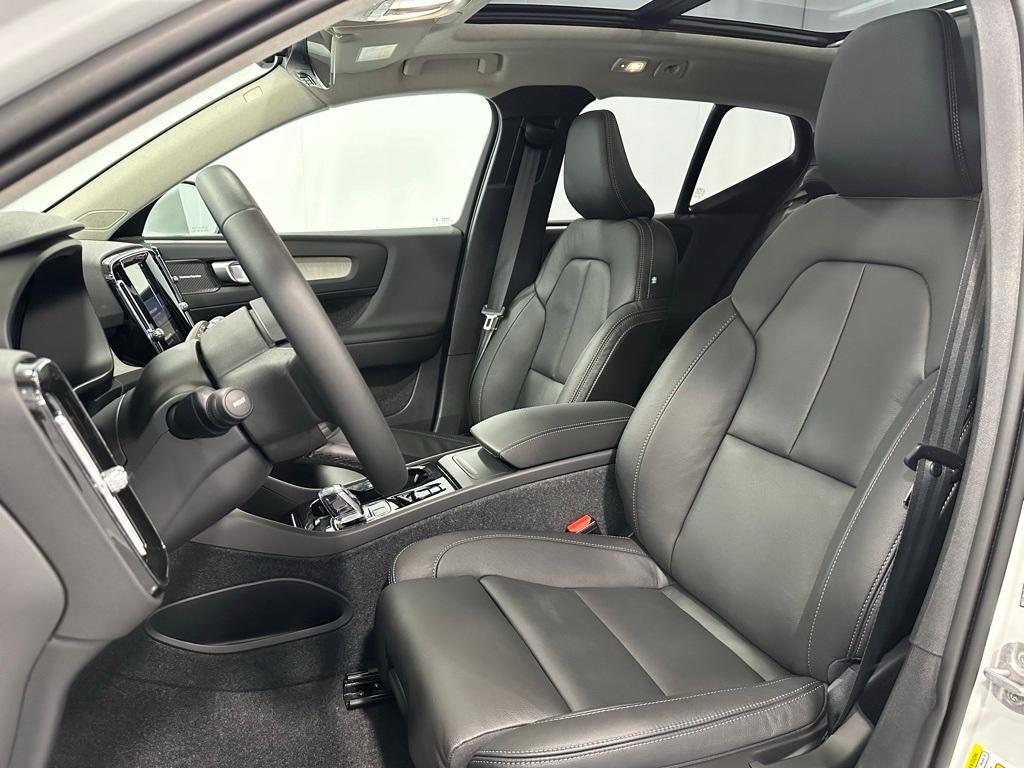 new 2025 Volvo XC40 car, priced at $43,715
