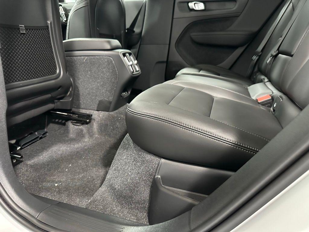new 2025 Volvo XC40 car, priced at $43,715